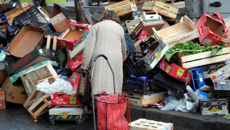 La falce del Covid si abbatte sugli italiani: 100 miliardi in meno in tasca alle famiglie
