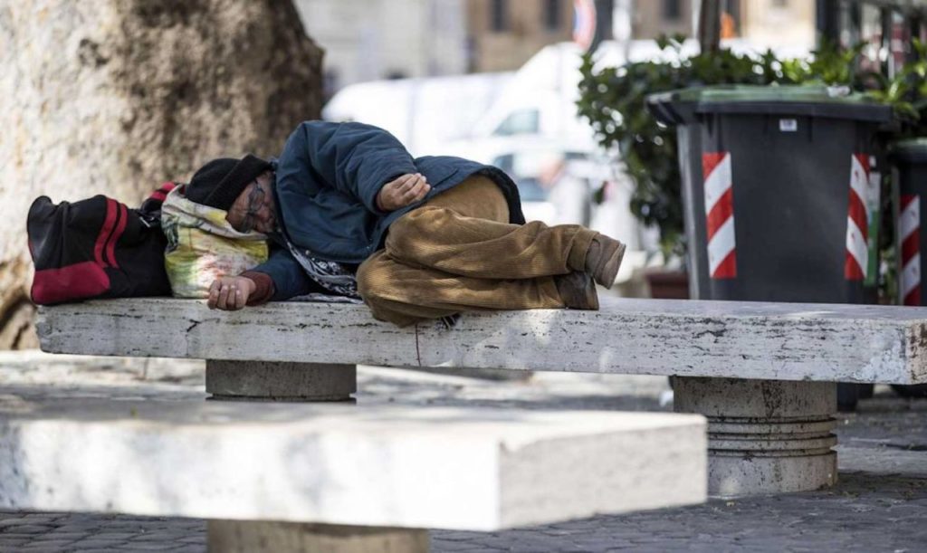 Famiglie più povere, finanza sempre più ricca: gli effetti (devastanti) della seconda ondata
