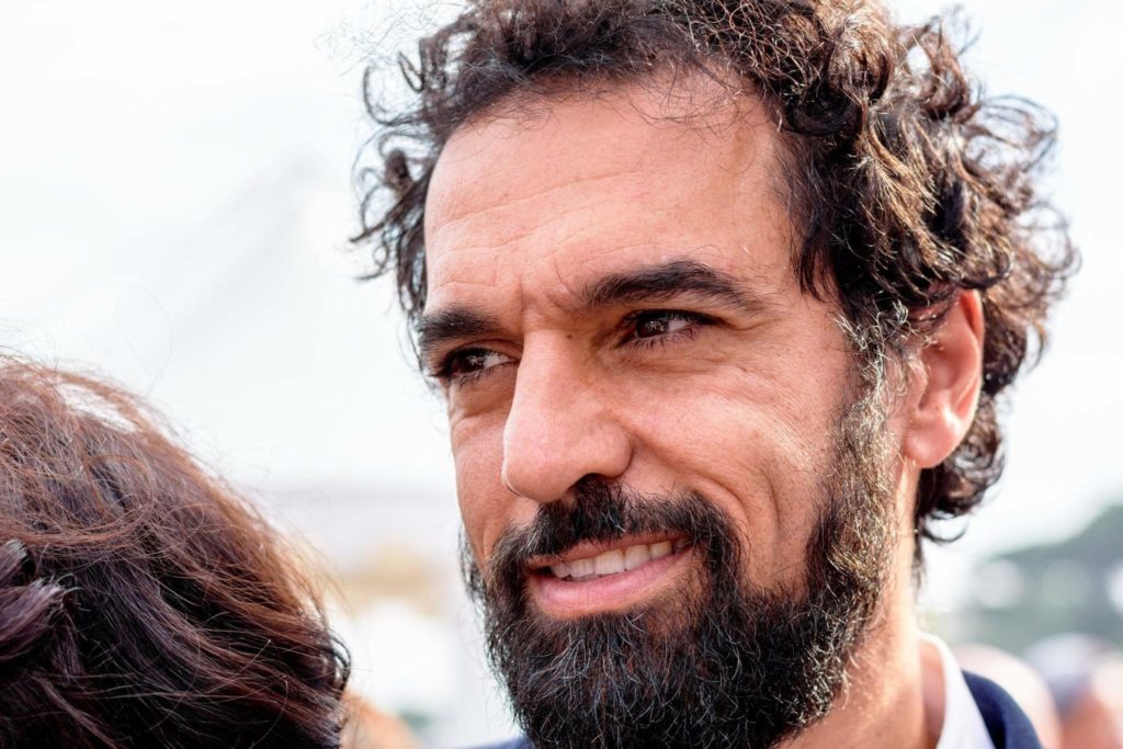 Paragone subito allontanato, con Giarrusso si temporaggia: i due volti del M5S