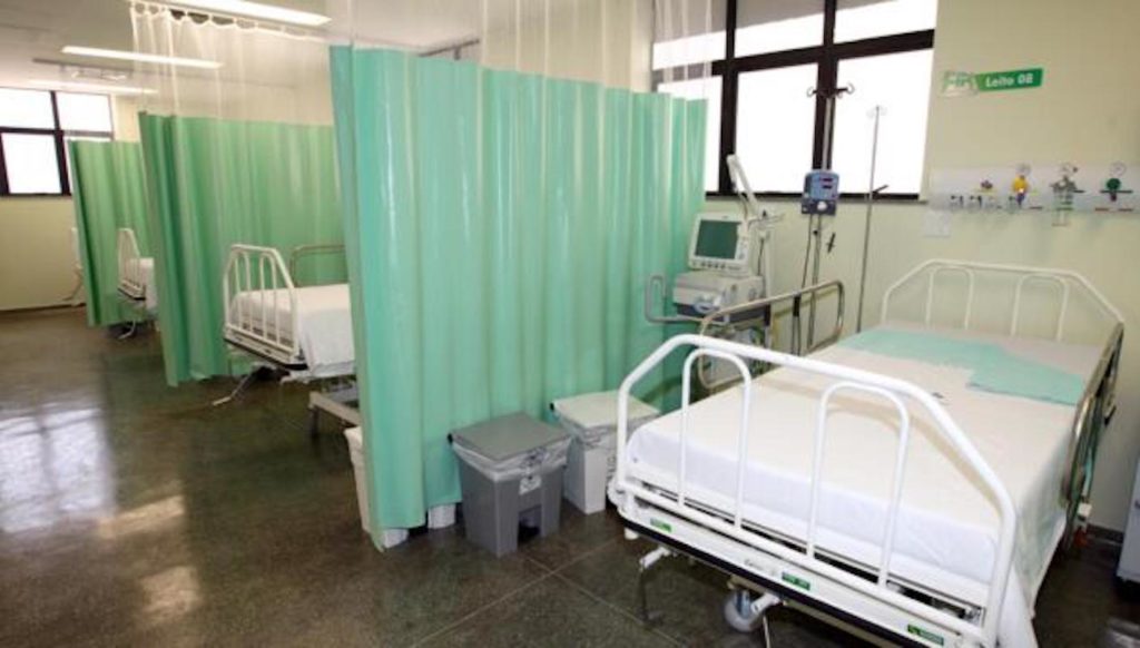 Mancano i posti letto, ma il governo si rifiuta ancora di aprire gli ospedali chiusi 
