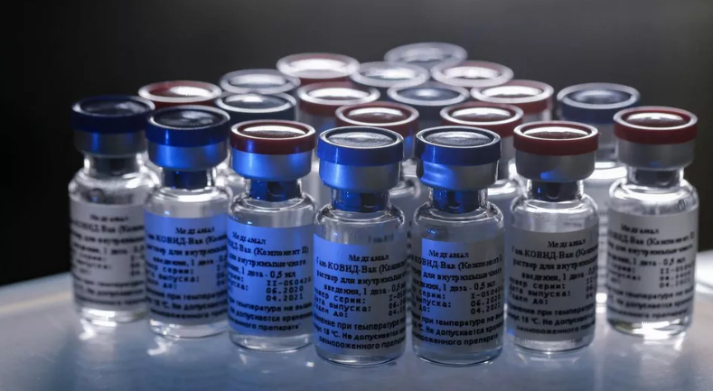 L'ex dirigente Pfizer: "Il vaccino? Non è stato ancora testato a sufficienza"