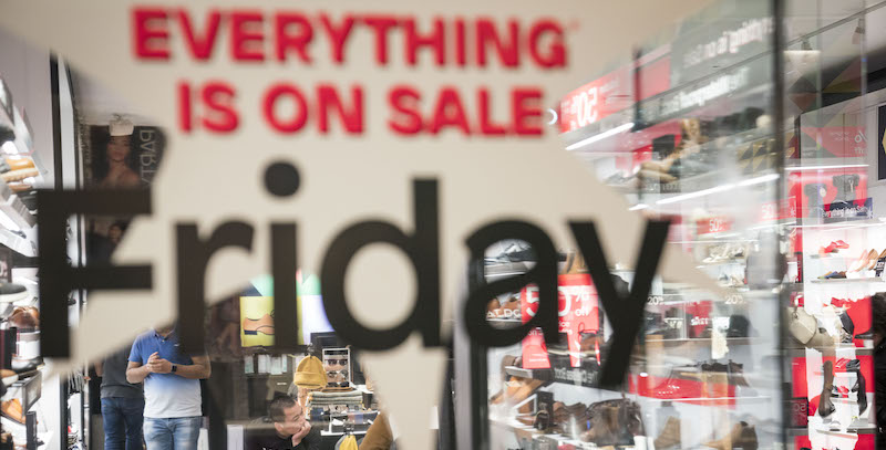Amazon si arrende alle proteste: il Black Friday slitta di una settimana in Francia