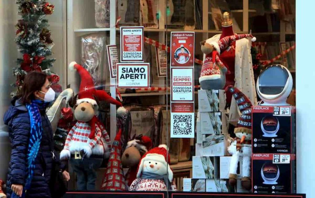 Il Natale giallorosso? Niente spostamenti tra Regioni e scuole ancora chiuse