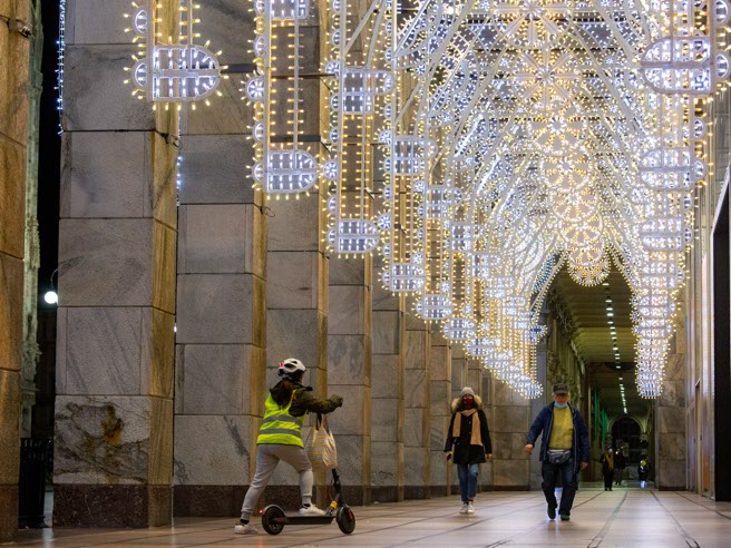 Il Natale giallorosso? Niente spostamenti tra Regioni e scuole ancora chiuse