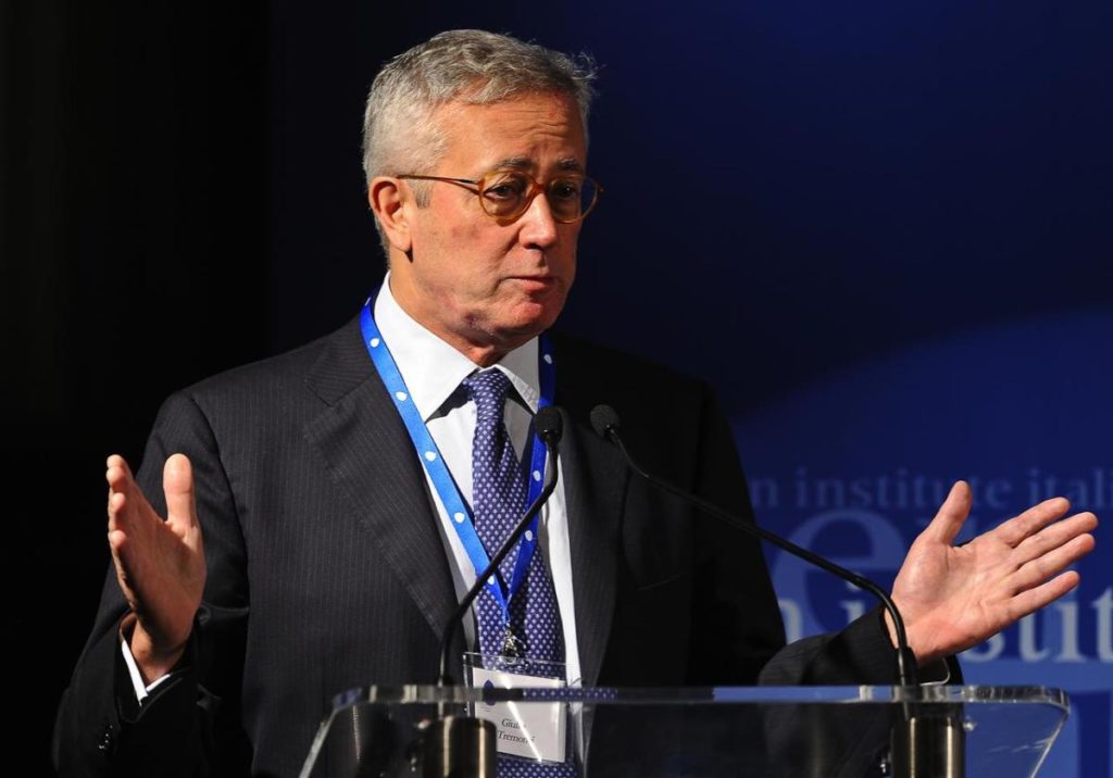 Tremonti smaschera il governo: "Ci stanno offrendo da bere con i nostri soldi"