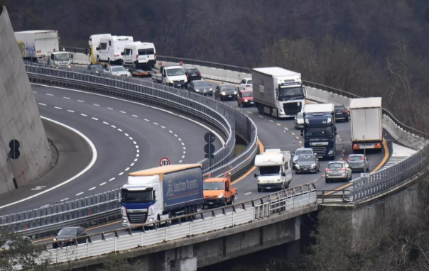 Manutenzione zero, pedaggi in aumento: per i concessionari delle autostrade è sempre Natale