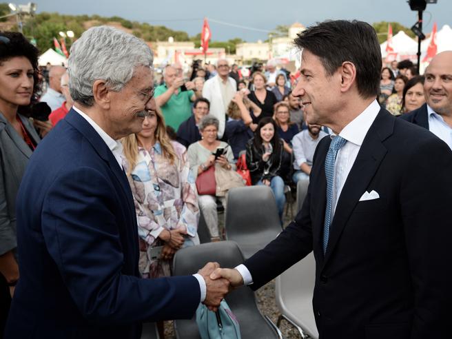 Soccorso rosso: anche D'Alema ora tende la mano a Conte che annaspa