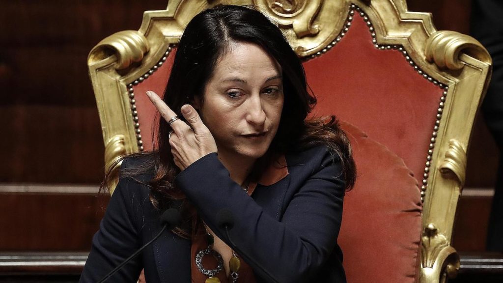 Esulta Paola Taverna, la regina delle giravolte: "Abbiamo ucciso il Mes"