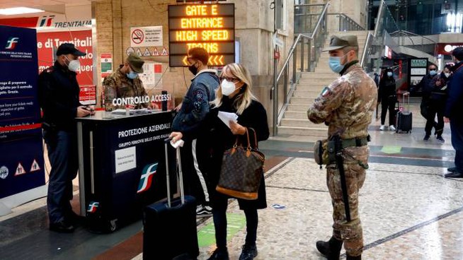 Natale blindato, Lamorgese scrive ai prefetti: "Bisogna rafforzare i controlli"