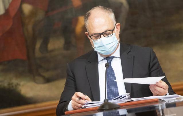 Dal governo altri regali alle banche: cresce la dote di Mps in vista delle nozze con Unicredit