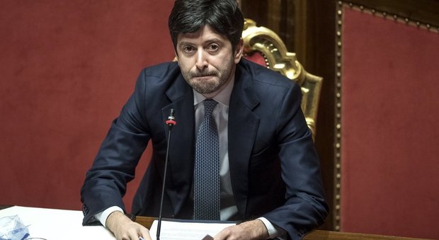 Speranza avverte gli italiani: "Nessun allentamento delle restrizioni nel 2021"