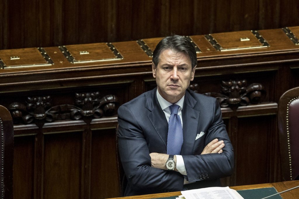 I sondaggi inchiodano Conte: il 51,4% degli italiani vuole il ritorno al voto