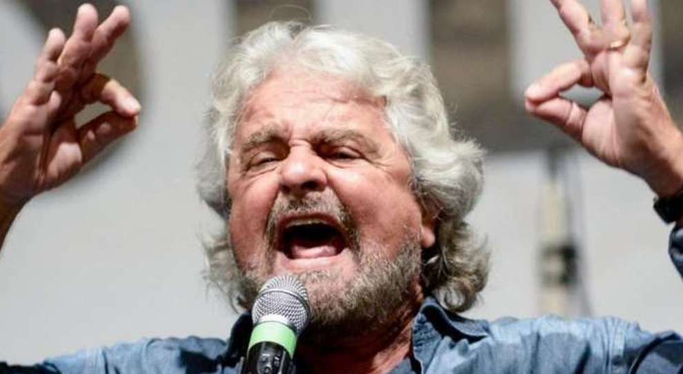 L'ultima, triste giravolta di Grillo: l'uomo dei Vaffa-day ora vuole un governo "con tutti dentro"