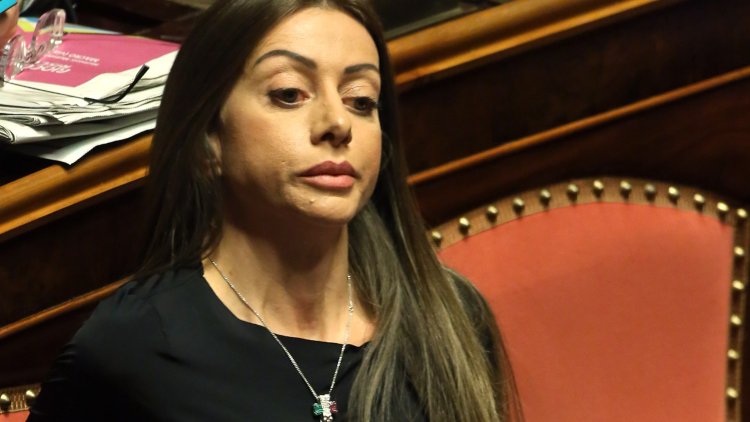 Rossi, la senatrice scaricata da Berlusconi che ha votato la fiducia a Conte "per vendetta"