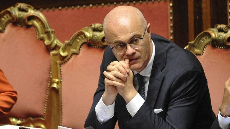 D'Incà prende in giro gli italiani: "Vinta la sfida contro il coronavirus"