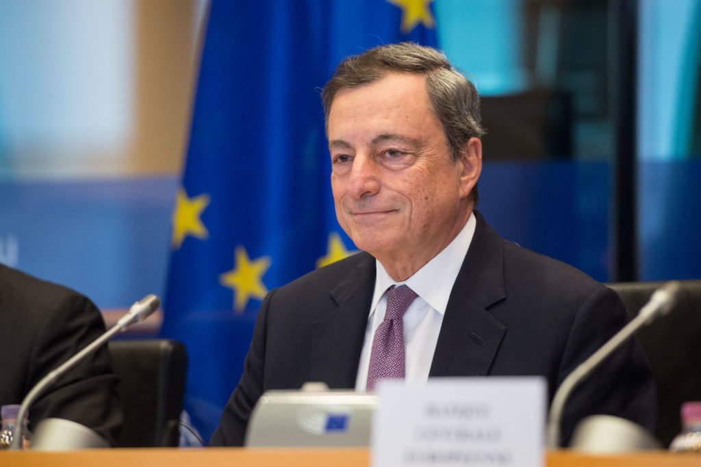 Crisi, il grande ritorno di Mario Draghi: Renzi lo vuole ministro dell'Economia
