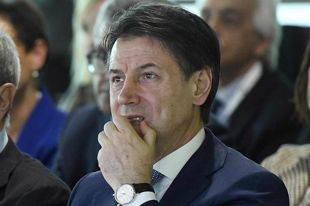 I sondaggi inchiodano Conte: il 51,4% degli italiani vuole il ritorno al voto