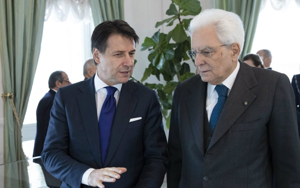 "Una donna premier per il dopo-Conte": il pianto anti-crisi già benedetto da Mattarella