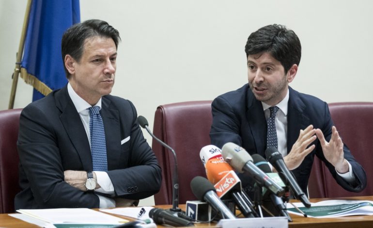 Il sociologo all'attacco del governo: "Conte? Senza il Covid sarebbe già scomparso"
