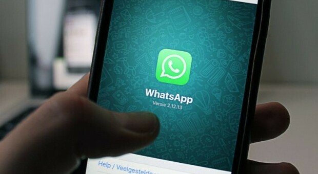 Tutti in fuga da WhatsApp: "Troppe informazioni girate a Facebook"