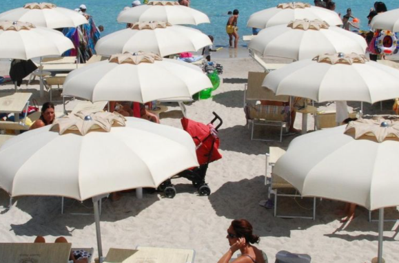 L'Europa torna alla carica sulle spiagge italiane: vuole assegnare le concessioni ai fondi 