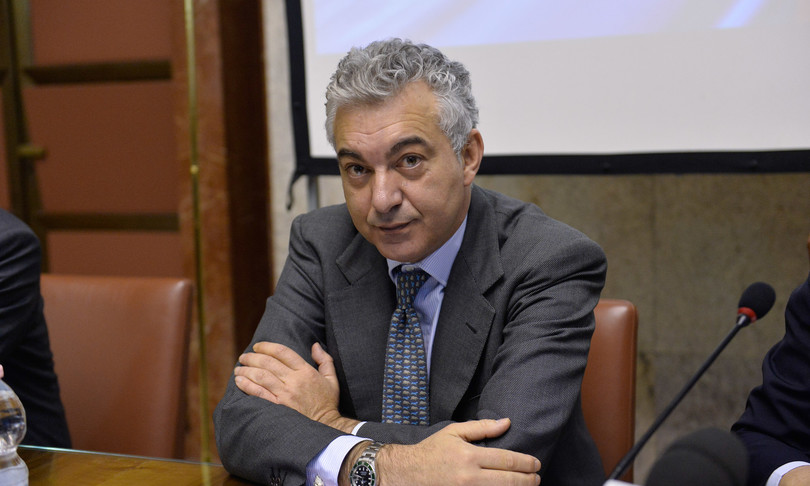 Gabanelli fa i conti in tasca al commissario Arcuri: "Così ha bruciato 65 milioni"