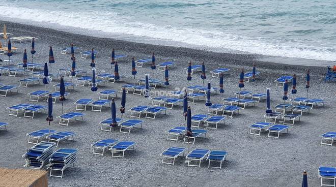 L'Europa torna alla carica sulle spiagge italiane: vuole assegnare le concessioni ai fondi 
