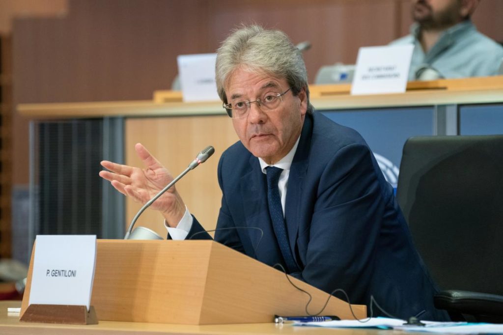 Le aziende farmaceutiche ci hanno fregato: ora lo ammette anche Gentiloni