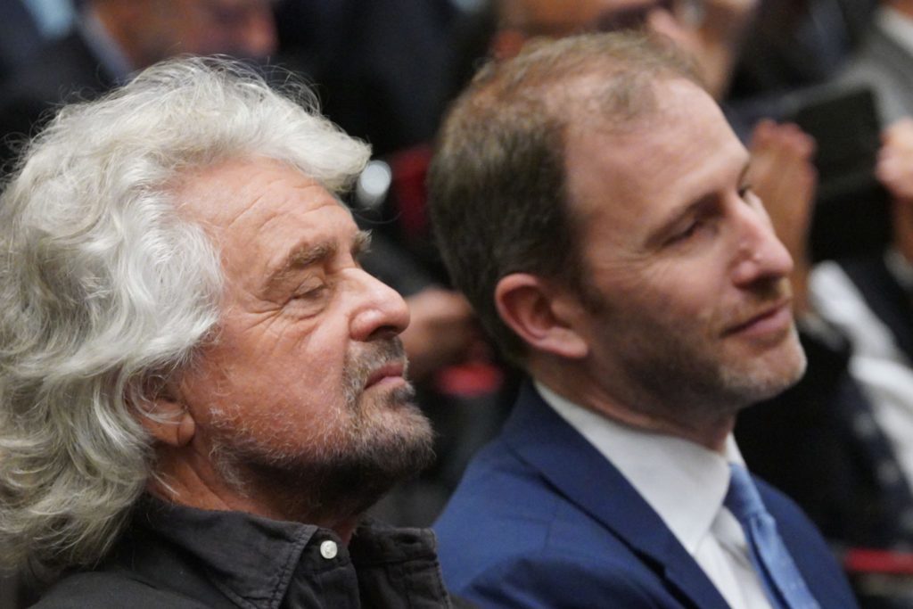 I big M5S spaventati dalla "trappola Rousseau": il rinvio del voto per scongiurare il patatrac