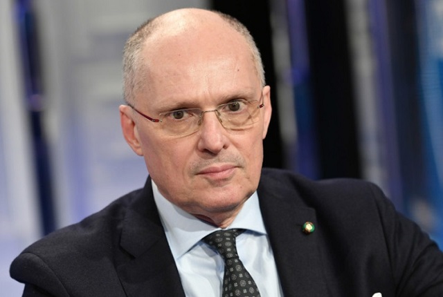 Ricciardi invoca già un nuovo "lockdown totale". Mentre i ristoratori continuano le proteste