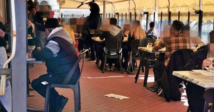 Ricciardi invoca già un nuovo "lockdown totale". Mentre i ristoratori continuano le proteste