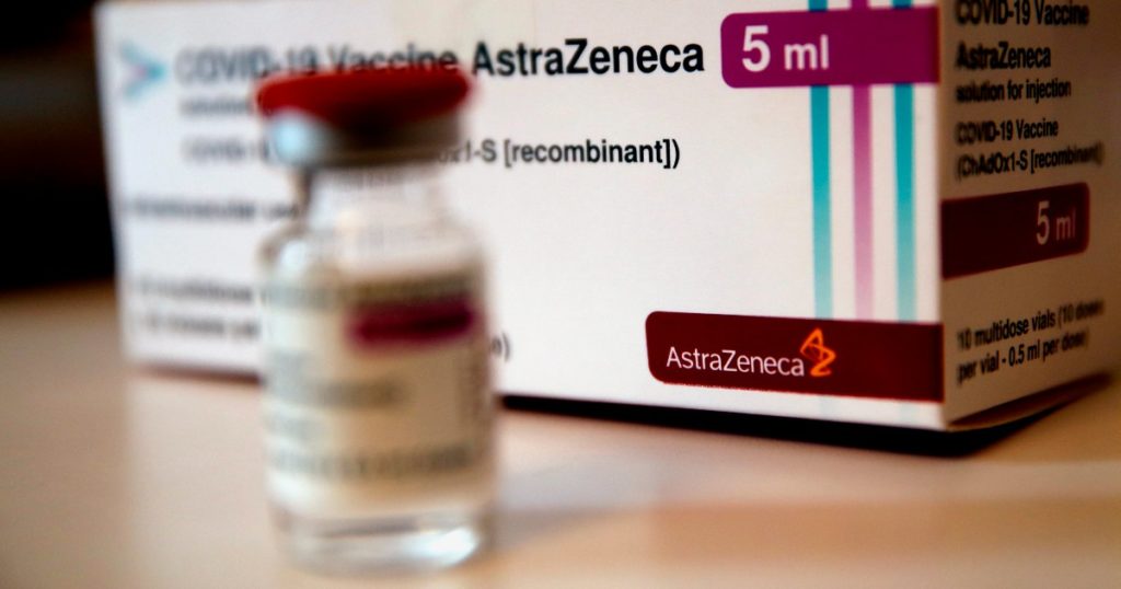 I dubbi francesi su AstraZeneca: la paura di due patologie dietro lo stop agli under 55