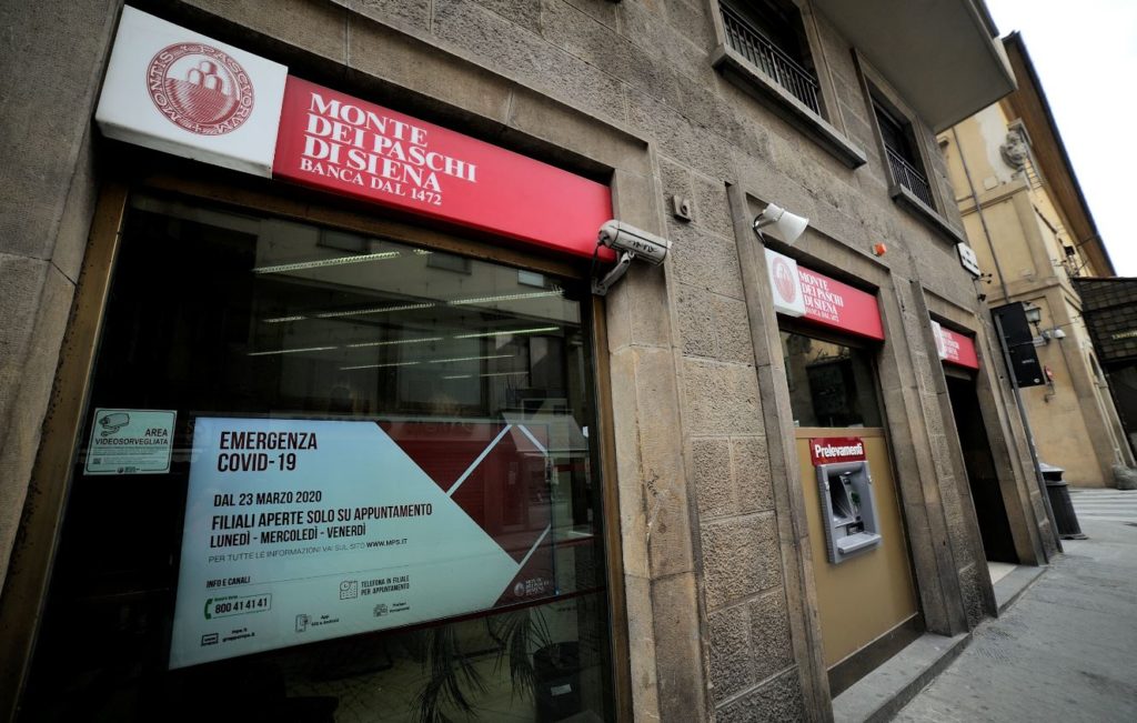 Mps, i soci all'attacco: "Servono azioni di responsabilità contro Profumo e Viola"