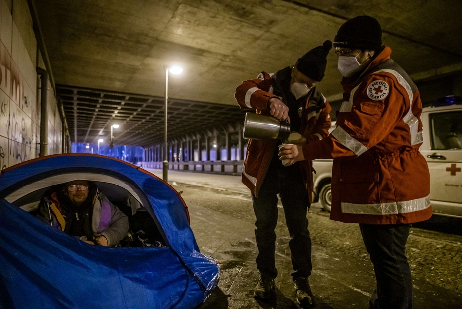 La crisi soffoca il Nord Italia: boom di "nuovi poveri", soprattutto tra donne e giovani