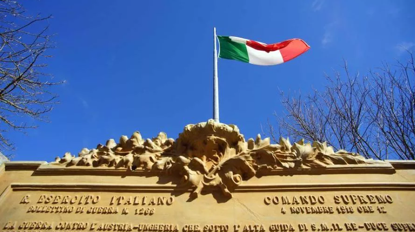 Il compleanno del Tricolore: 200 anni fa veniva issato per la prima volta
