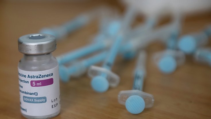 AstraZeneca, dagli Usa nuovi dubbi sul vaccino: "Dati obsoleti, impossibile stabilire l'efficacia"