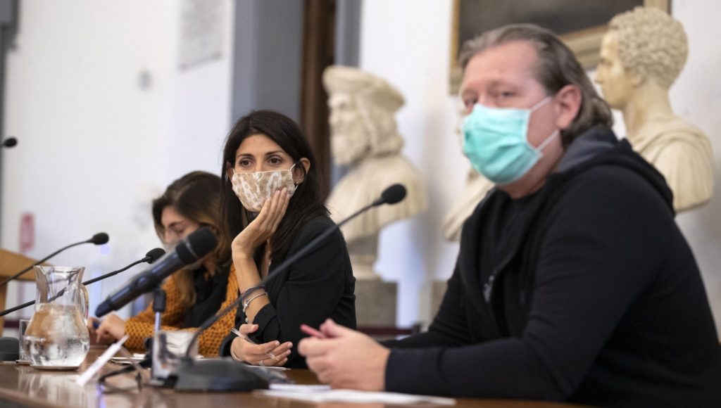 La giunta Raggi fa record di spese: 100 collaboratori al costo di 5,3 milioni
