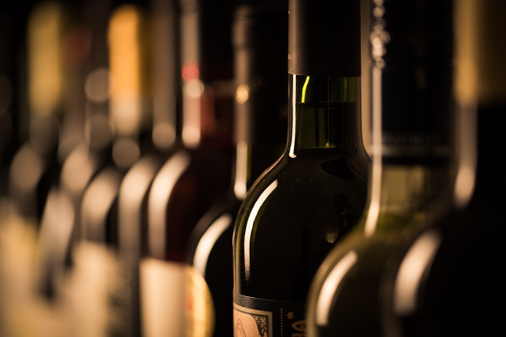 Etichette allarmistiche su vini e carni: così l'Ue dichiara guerra al Made in Italy