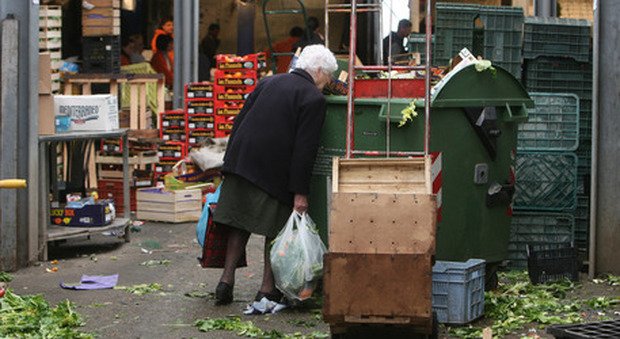 La crisi soffoca il Nord Italia: boom di "nuovi poveri", soprattutto tra donne e giovani