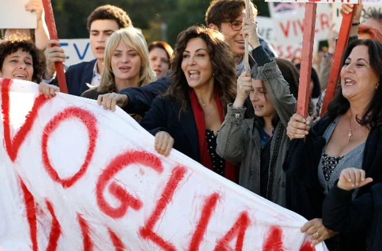 Sabrina Ferilli: "Pagherò io lo stipendio all'operaio licenziato da ArcerlorMittal"