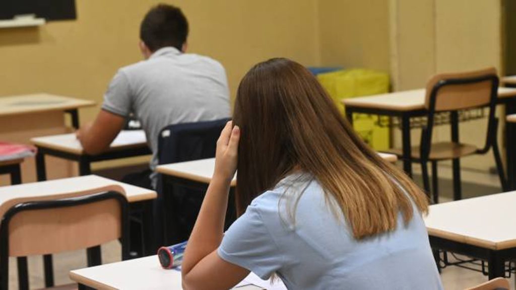 La Dad allontana i ragazzi dalla scuola: crescono gli abbandoni in ogni Regione