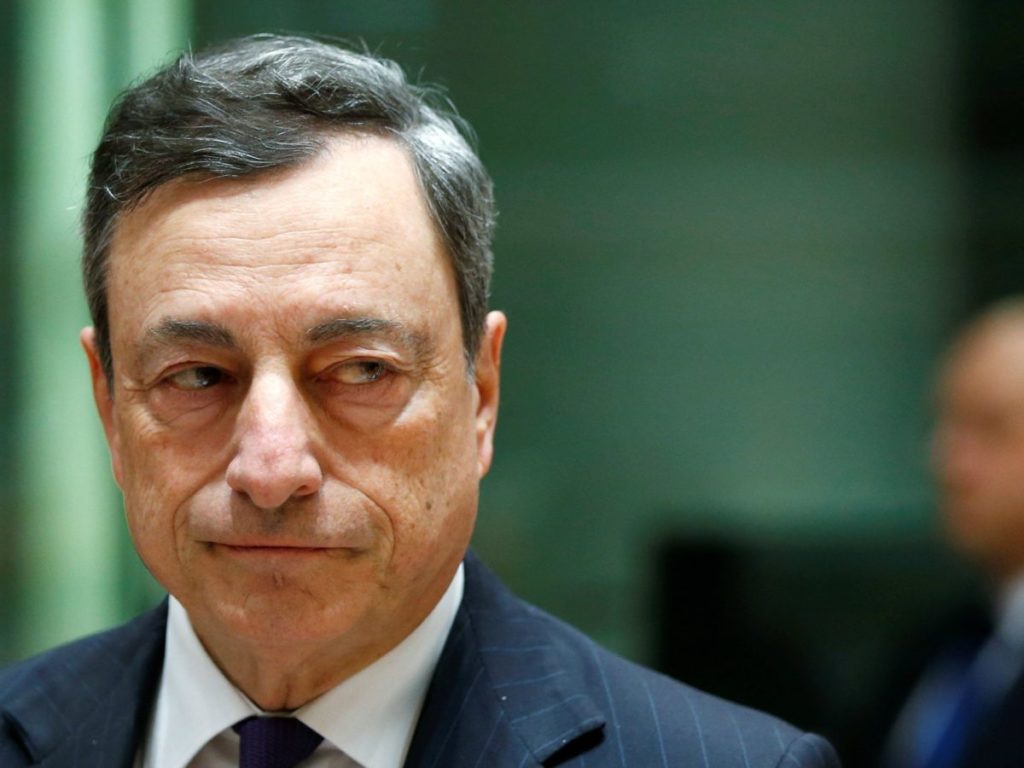 Gli italiani bocciano Draghi: sondaggi a picco per il governo dopo il dl riaperture