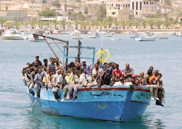 Oltre 1000 sbarchi in poche ore, Lampedusa precipita nel caos