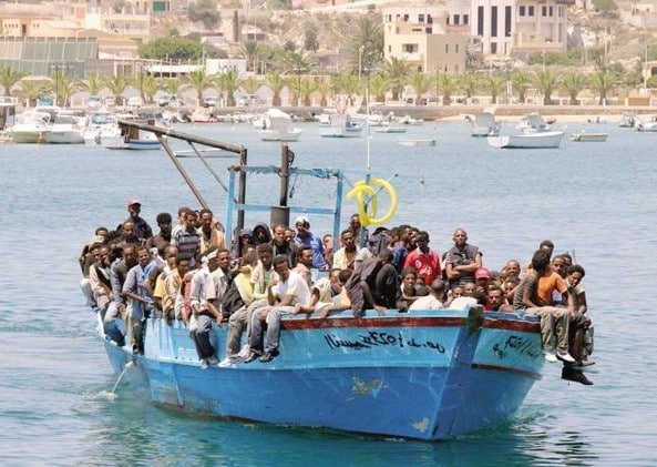 Oltre 1000 sbarchi in poche ore, Lampedusa precipita nel caos
