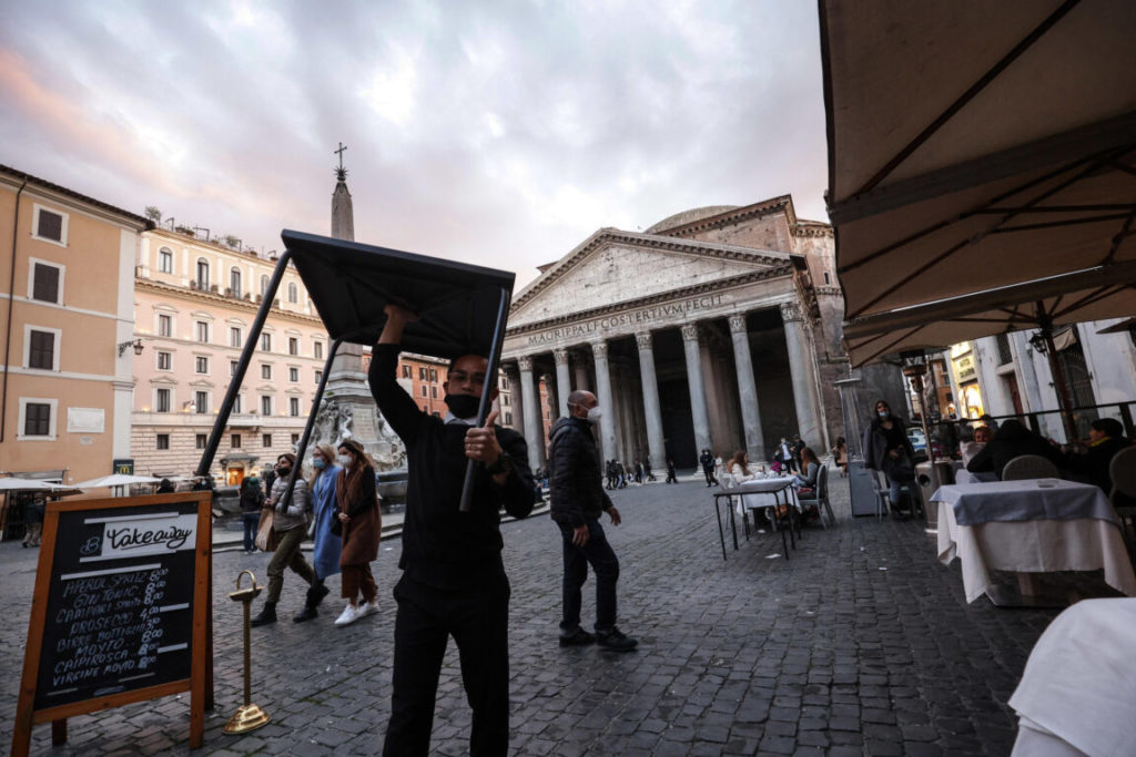 Oltre 22 mila locali hanno già chiuso i battenti: il dramma senza fine dei ristoratori italiani