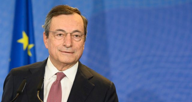 Draghi trova sempre i soldi per le banche: in arrivo altri aiuti fiscali per favorire le fusioni