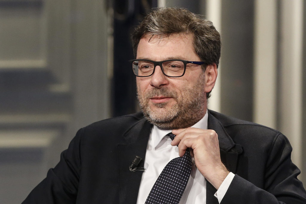 Una donna premier e Draghi al Colle: il piano di Giorgetti per evitare il ritorno al voto