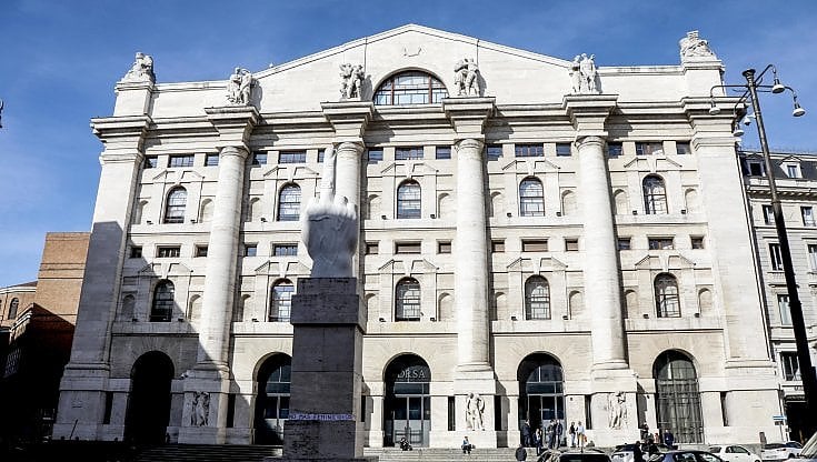 I colossi stranieri fanno shopping a Piazza Affari: così si prendono i gioielli della Borsa italiana 