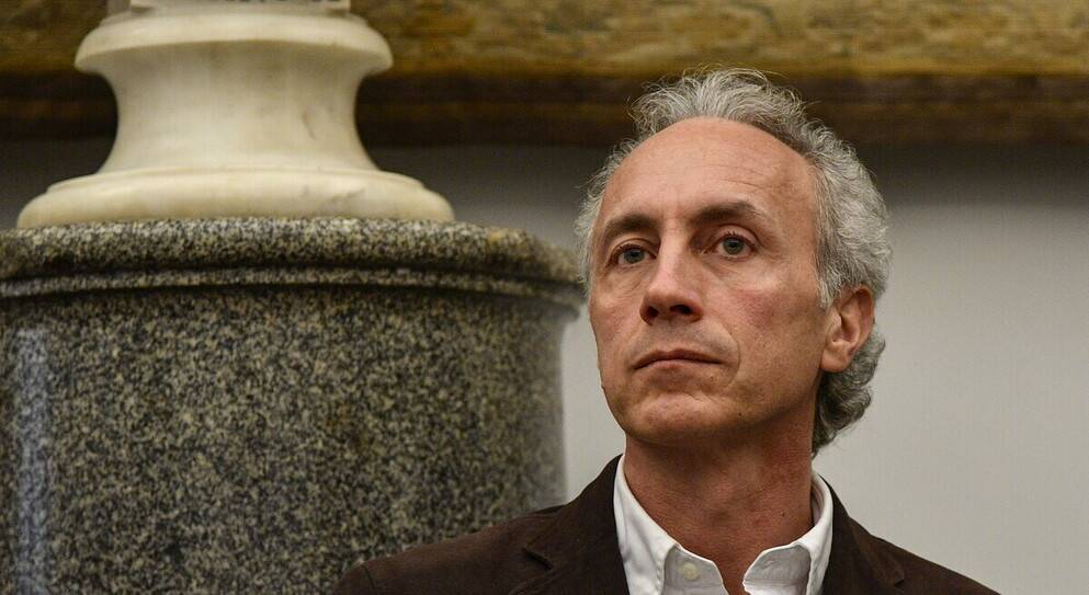 Travaglio contro i tifosi Azzurri: "Notti magiche inseguendo il Covid"
