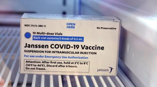 L'allarme dagli Usa: "Rischio paralisi con il vaccino Johnson & Johnson"